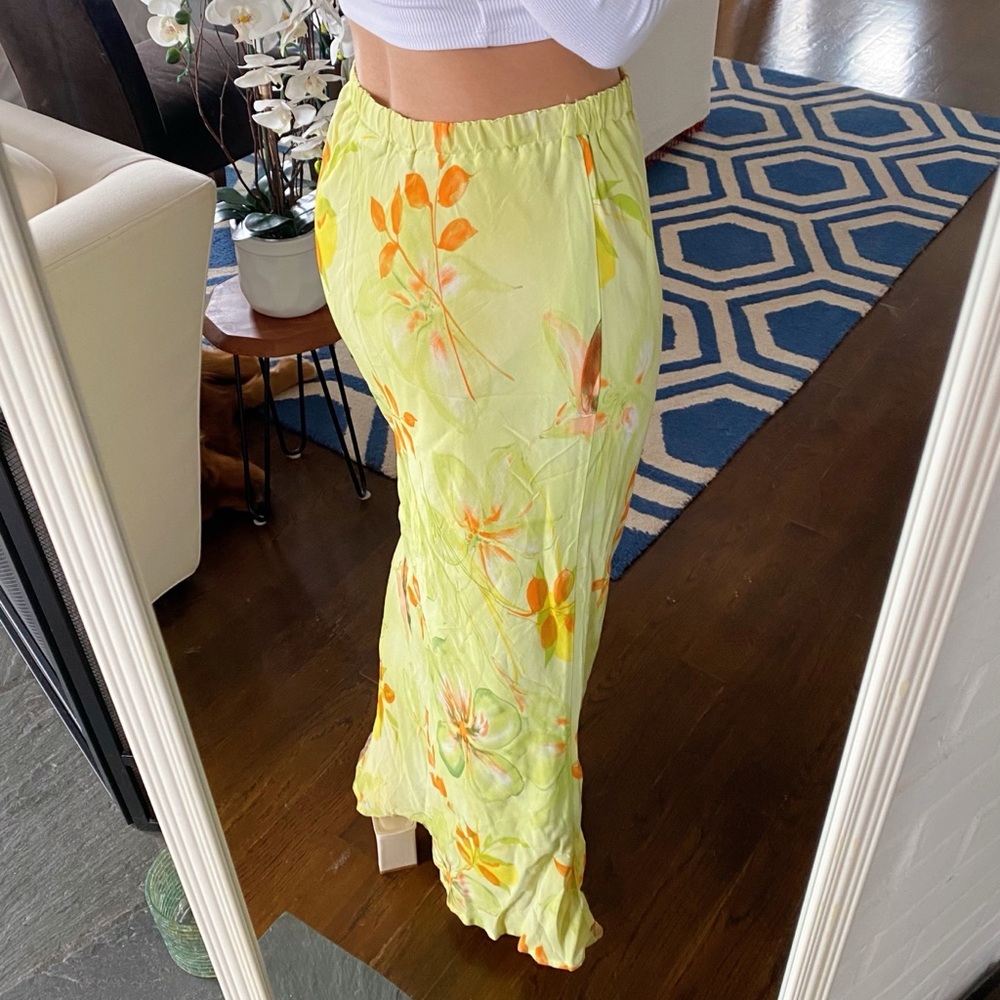 ELEGANT Lime Floral High Waist Maxi Skirt! 🍃 - Picture 4 of 16